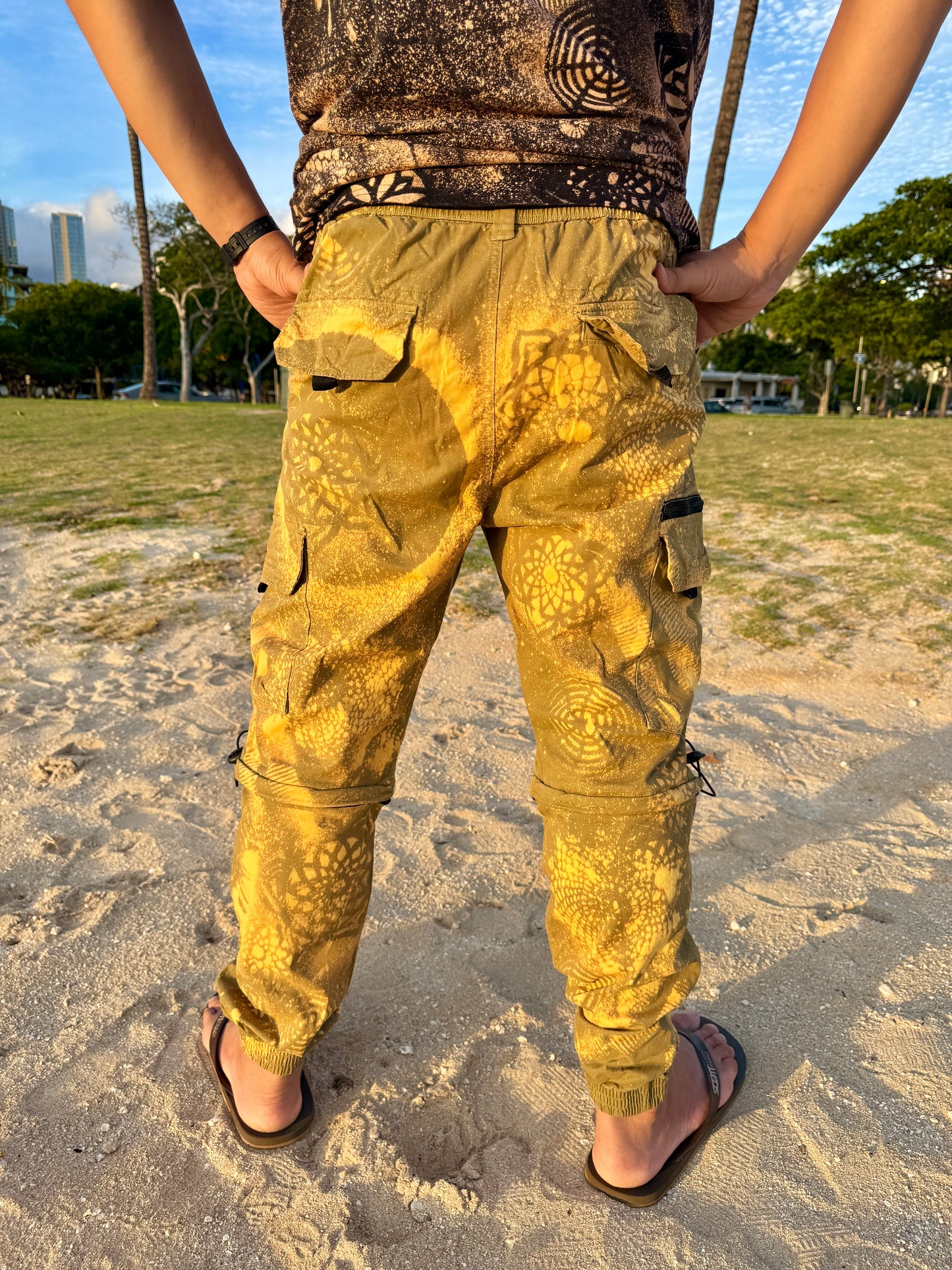 Stone Falcon Bleach Dye Convertible Cargo Pants (L/XL)