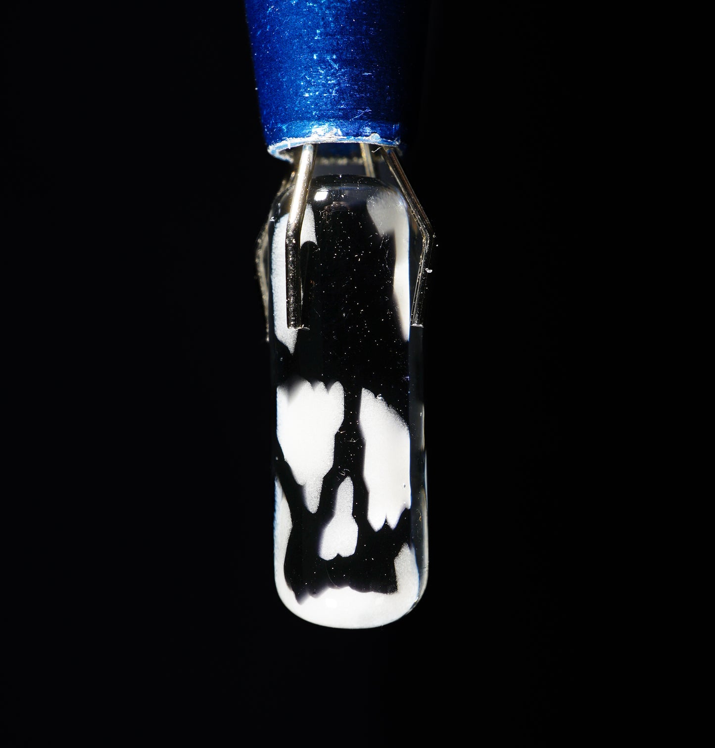 B&W Skull Pillar (single)