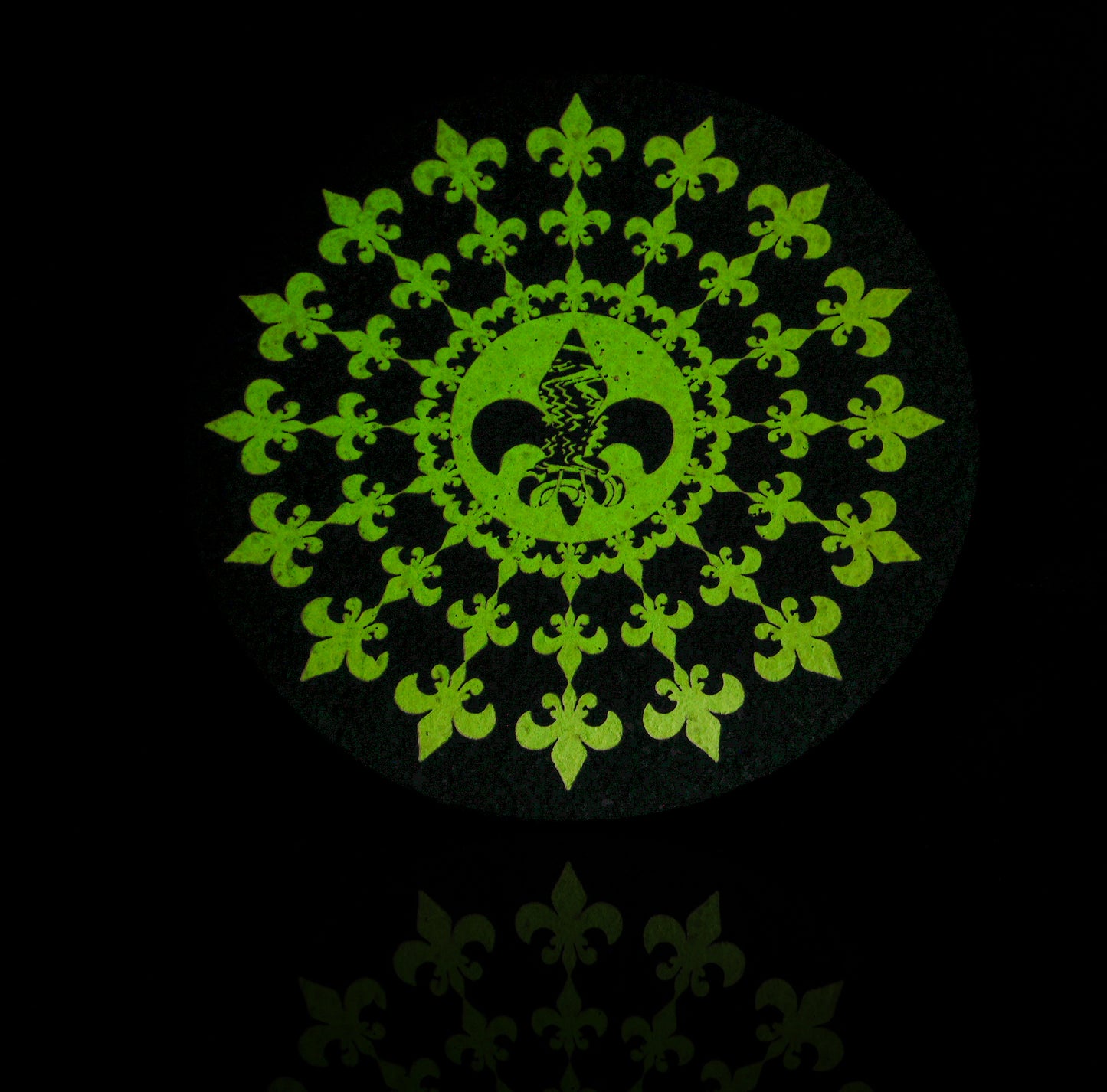 Glow-in-the-Dark Fleur De Lis Moodmat