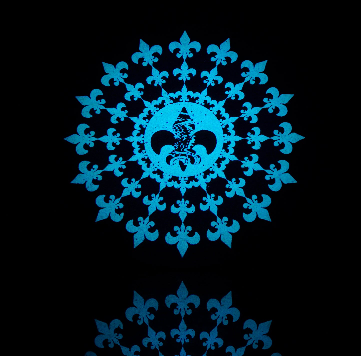 Glow-in-the-Dark Fleur De Lis Moodmat