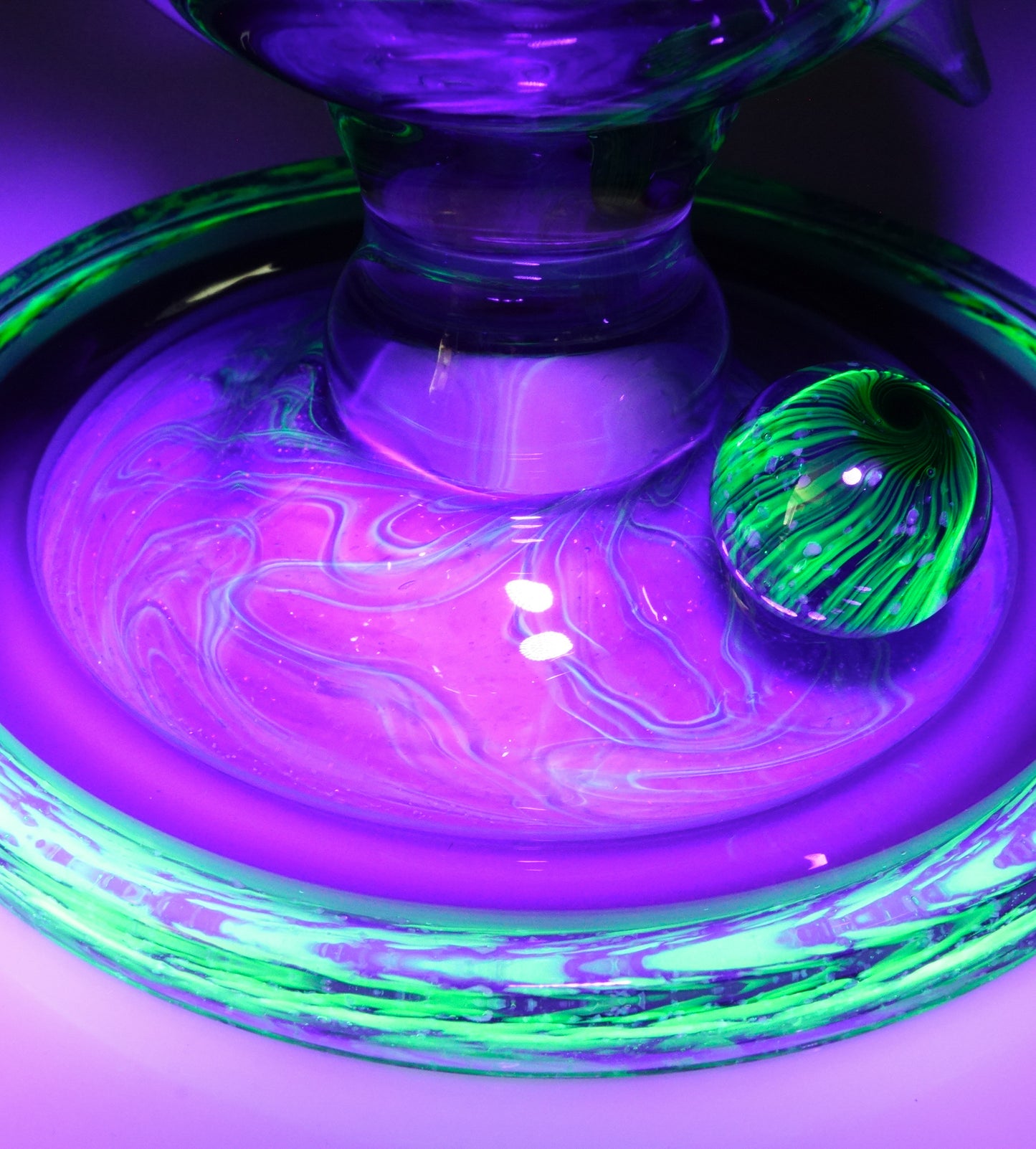 Crushed Opal UV Scribble Tech Heliosphere + Bubble Cap