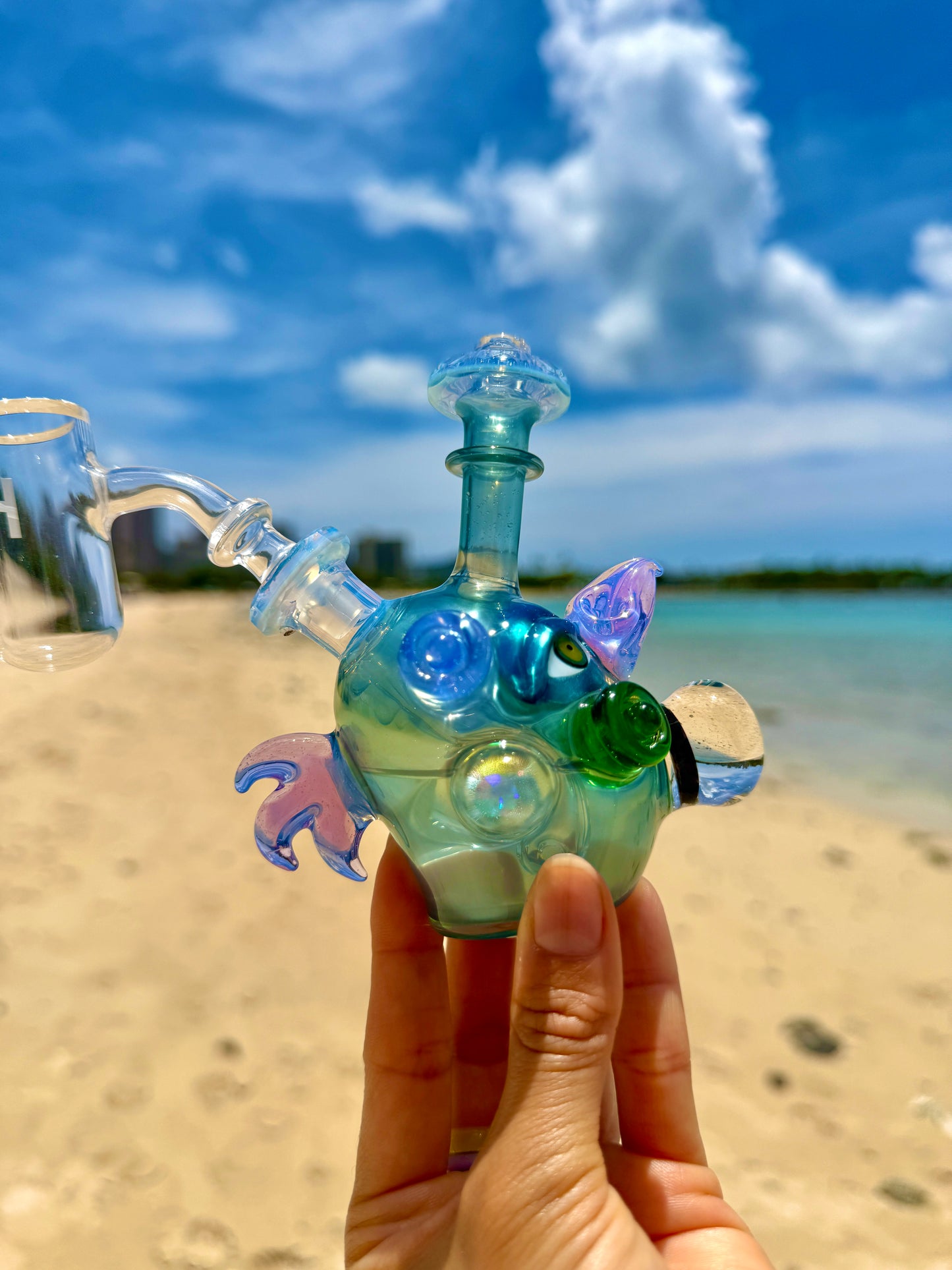 UV Faceted Neptunium Bird Traveler