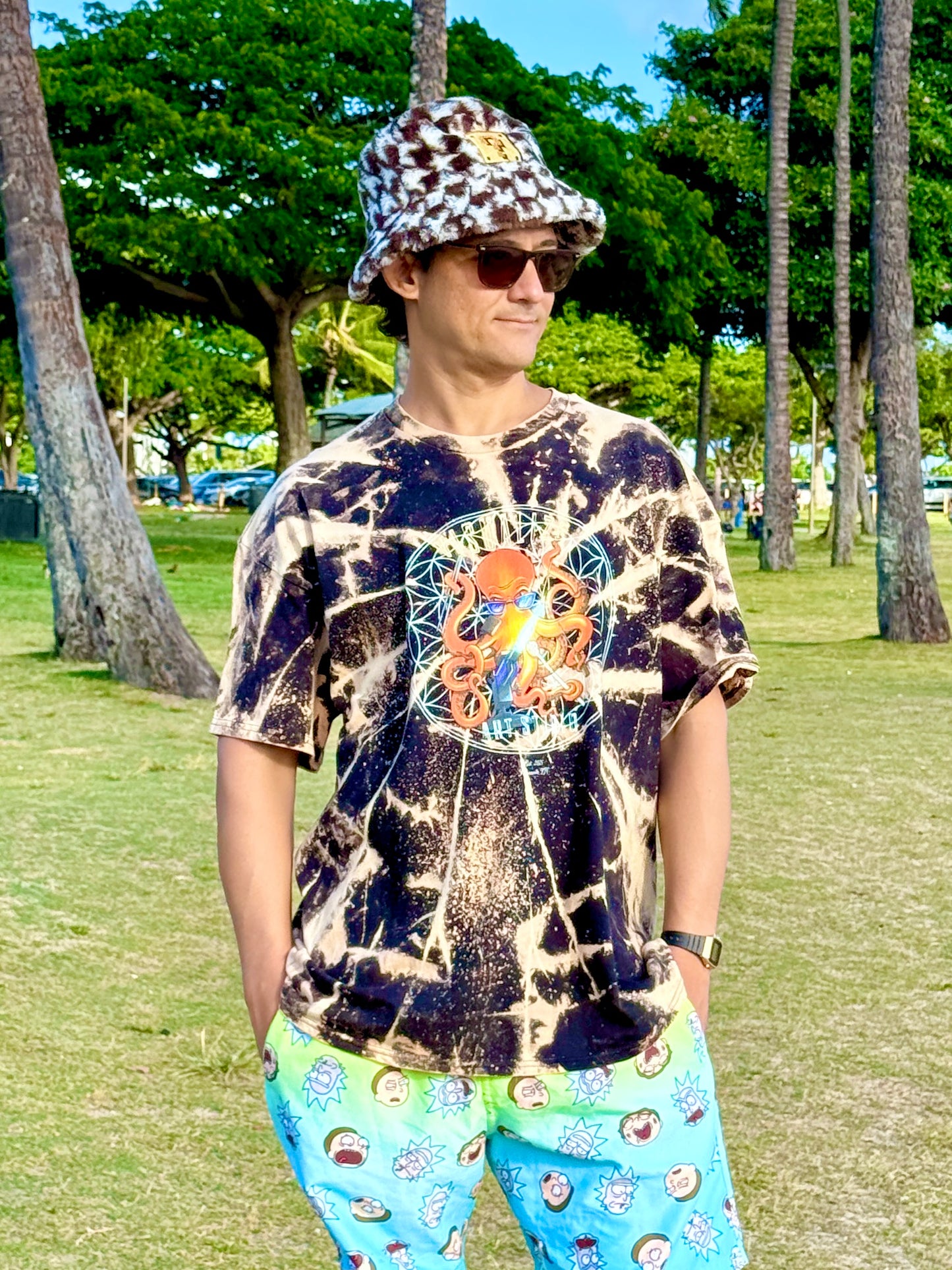 Sacred Geometry Flame Octopus Bleach Dye T-shirt (2X-Large)