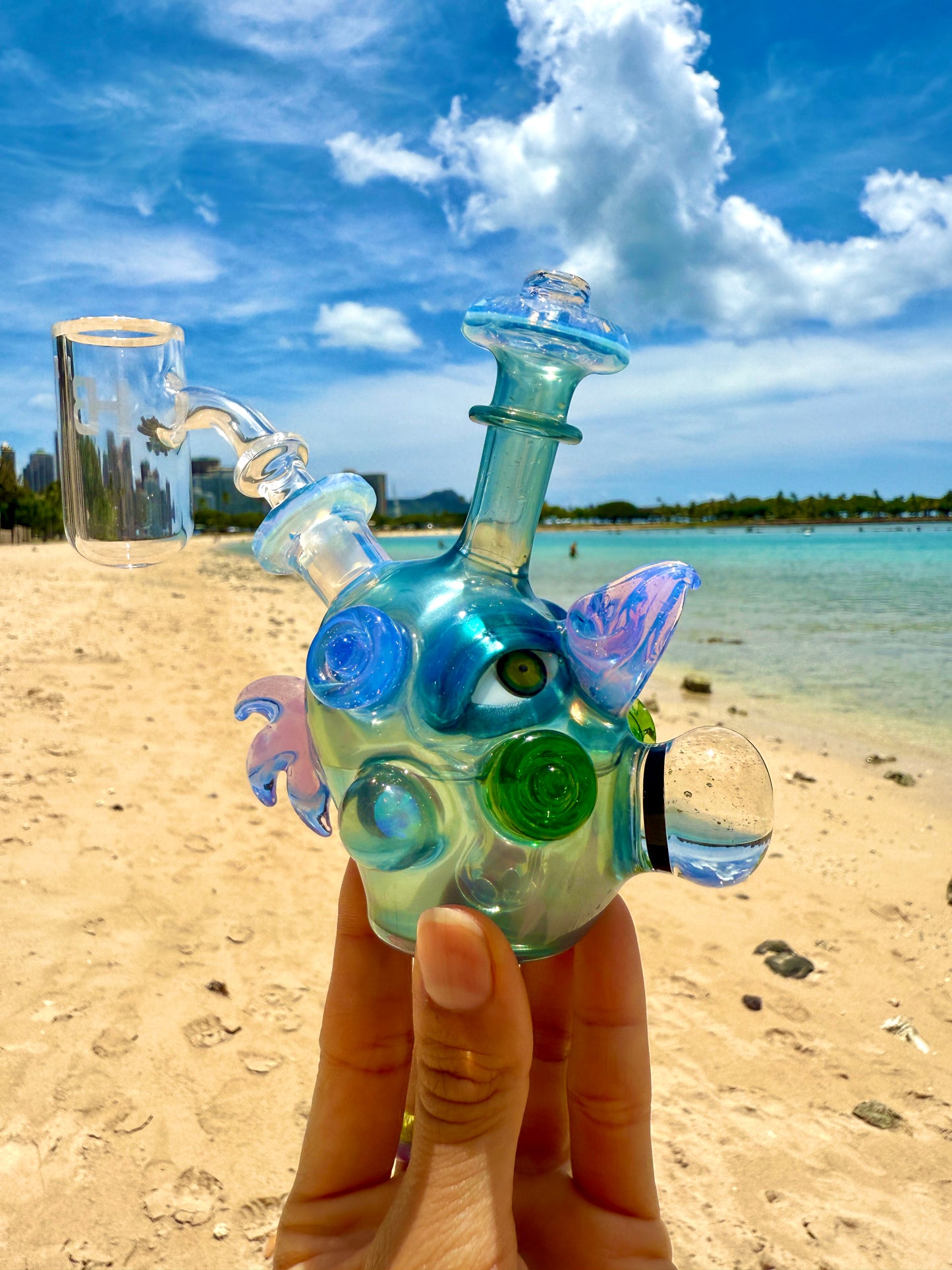 UV Faceted Neptunium Bird Traveler