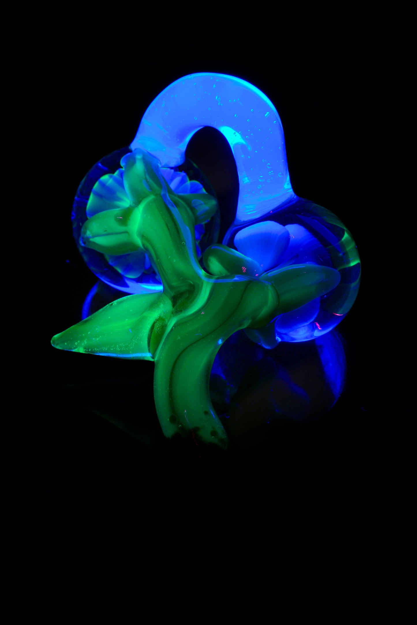 UV Siamese Smiley Bloom Pendant