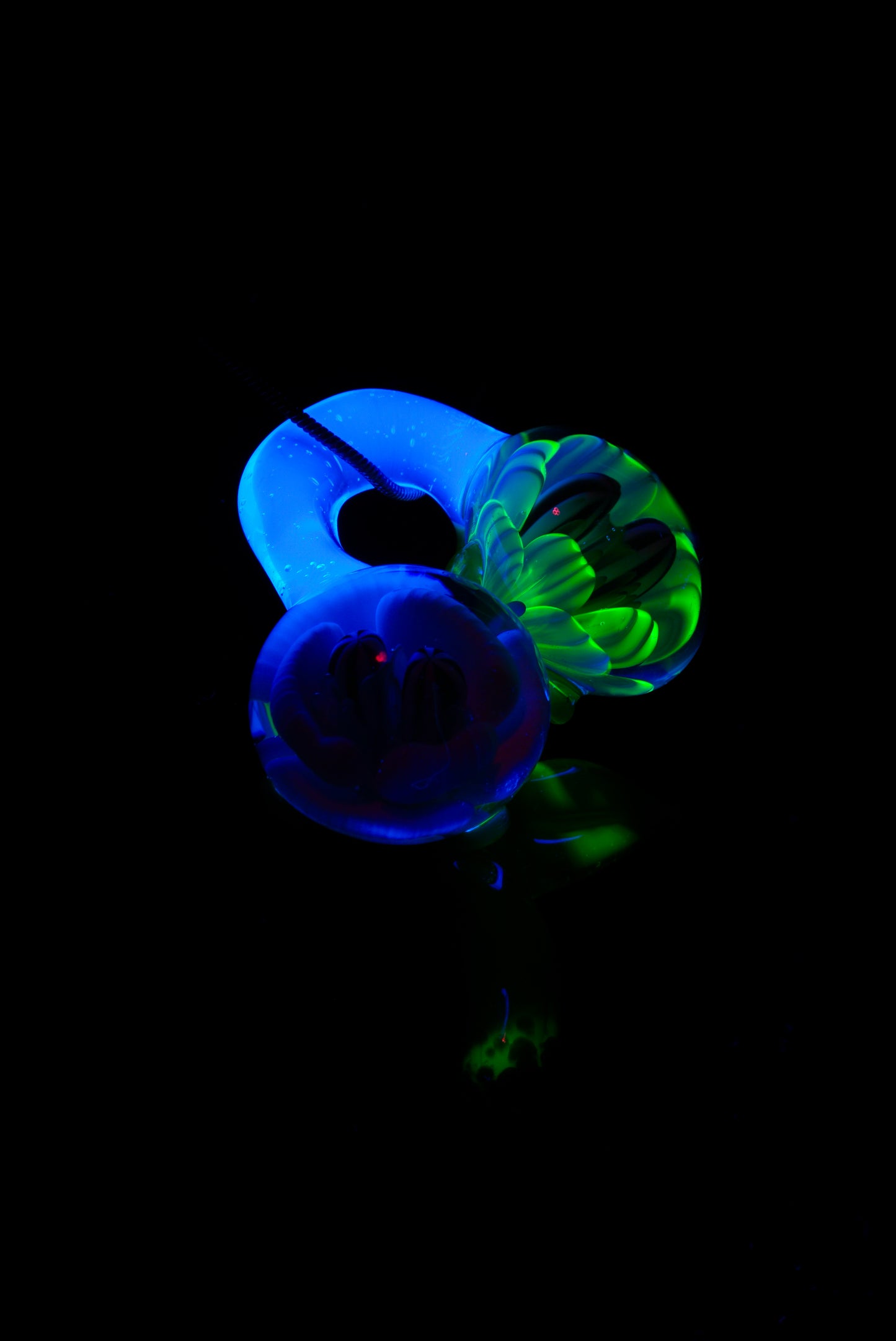 UV Siamese Smiley Bloom Pendant